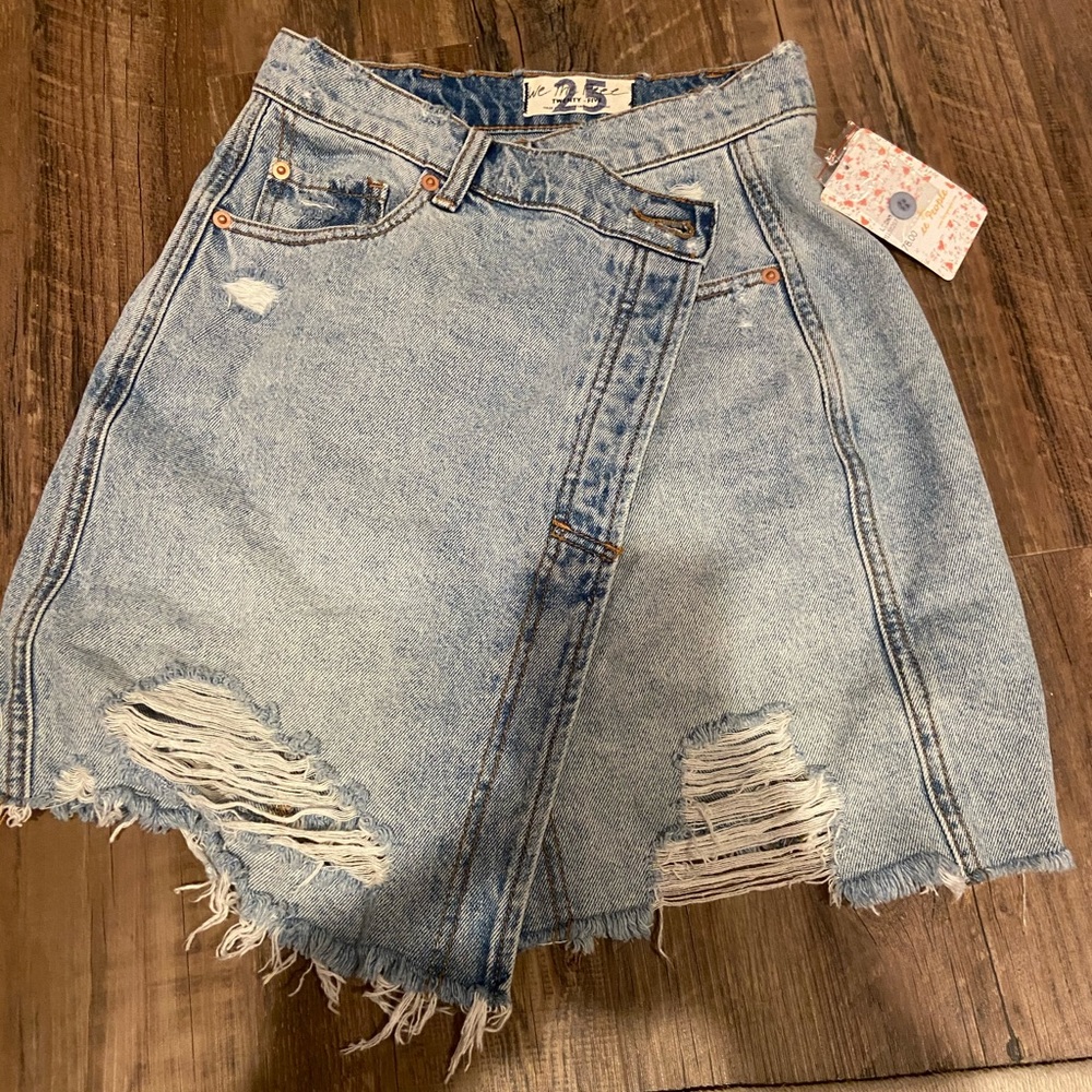 New Free people distressed denim skirt size 25